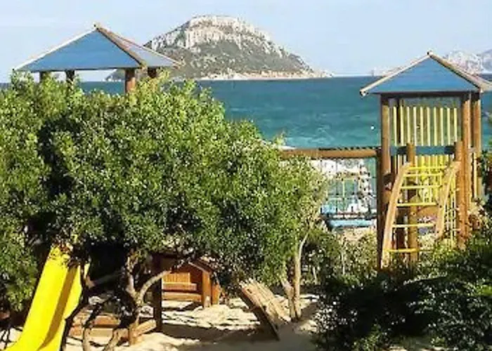 Baia Caddinas Clubresidence Lägenhetshotell Golfo Aranci